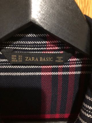 Camisa cuadros burdeos. XS. Zara