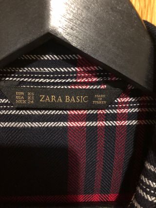 Camisa cuadros burdeos. XS. Zara
