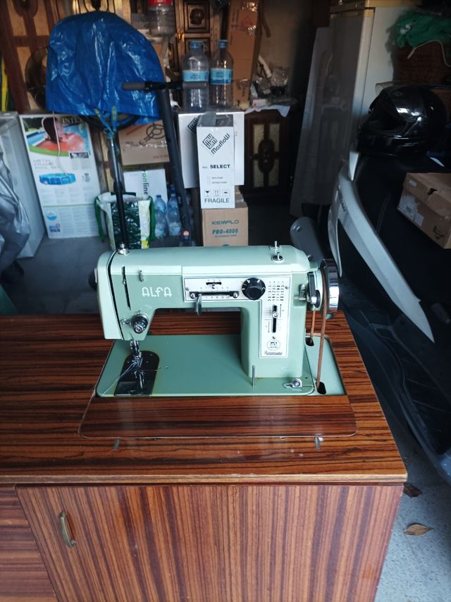  Macchina da cucire Alfa