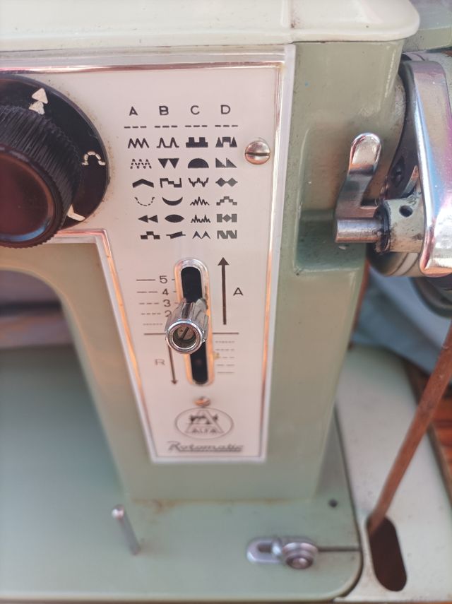  Macchina da cucire Alfa