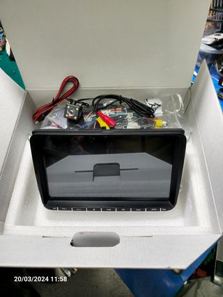 PANTALLA RADIO TÁCTIL GPS CON CÁMARA TRASERA.