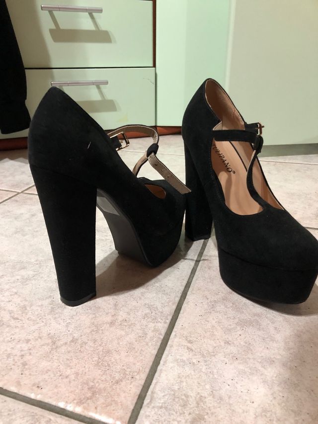 Tacchi scamosciati con cinturino