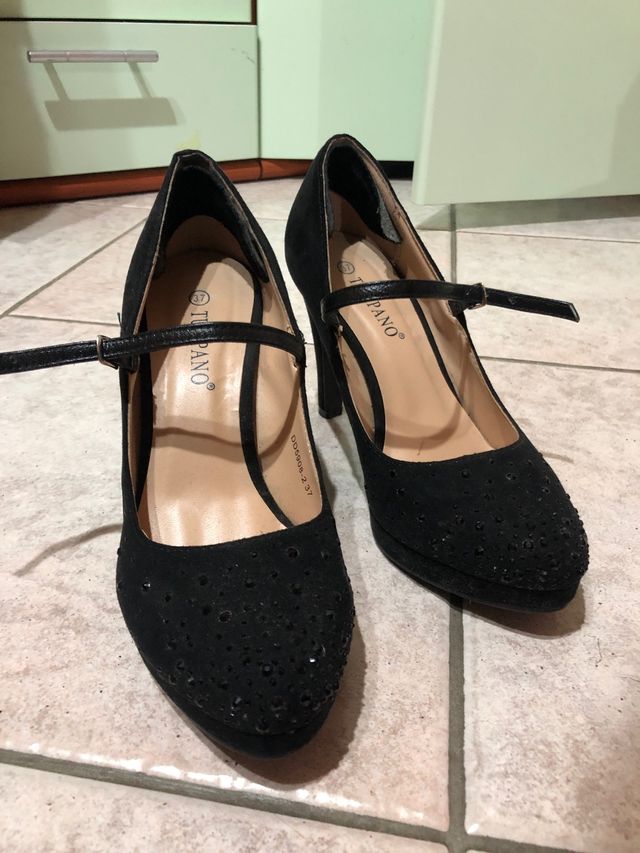 Tacchi scamosciati con cinturino