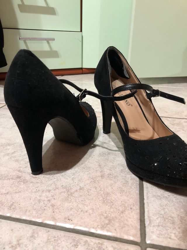 Tacchi scamosciati con cinturino