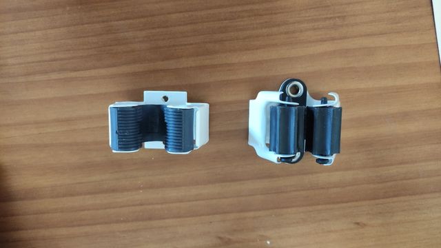 Dos porta escobas o escobero