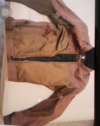 Chaqueta moto marca Revit 