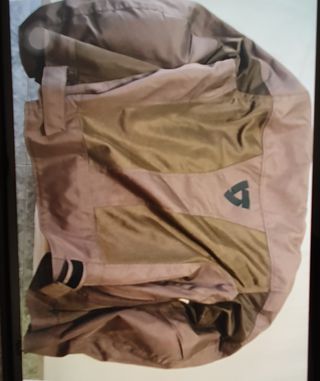 Chaqueta moto marca Revit 