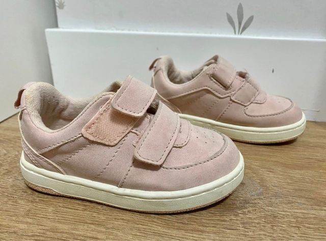 Zapatillas bebe de Zara. Talla 23