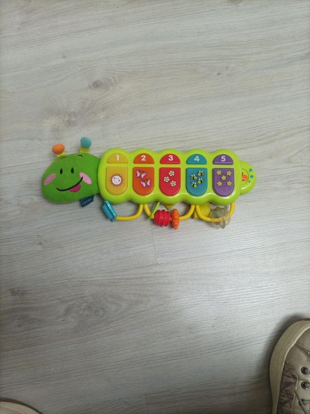 corre pasillos y piano musical