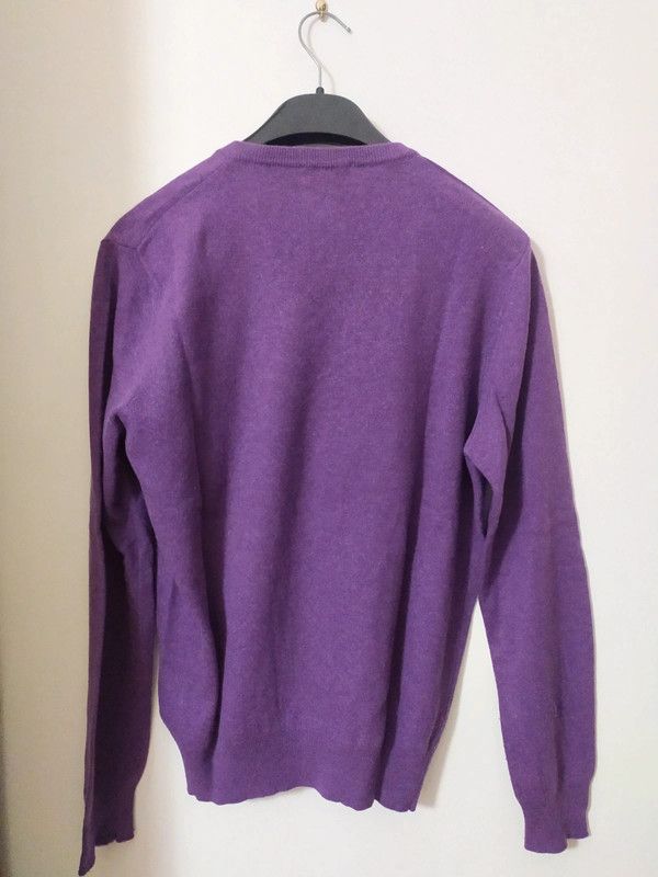 Maglione viola scollo a V