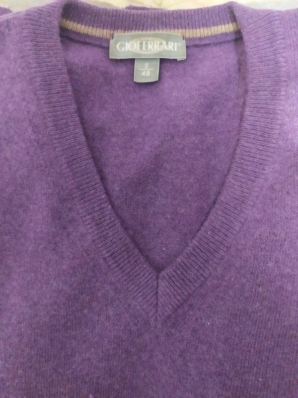Maglione viola scollo a V
