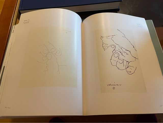 Chillida en sus manos libro catálogo