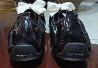 Zapatos negros charol Geox