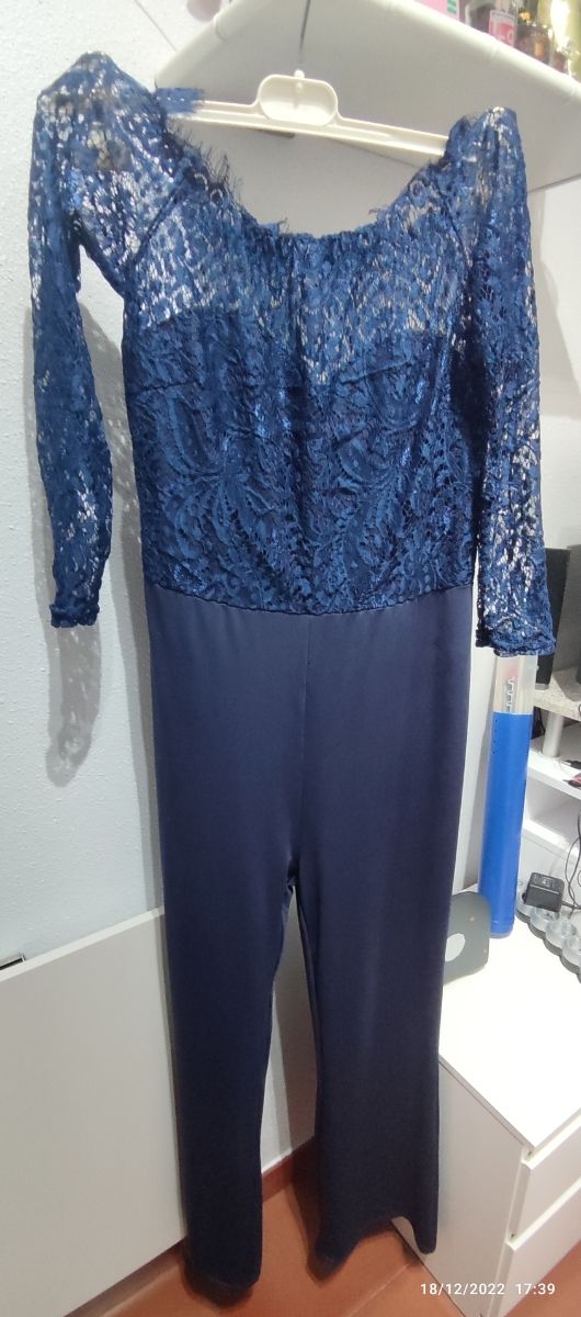 mono azul para eventos