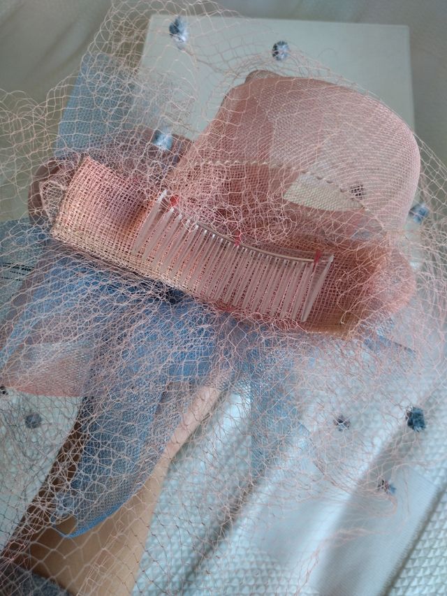 Tocado firma Patricia Buffuna