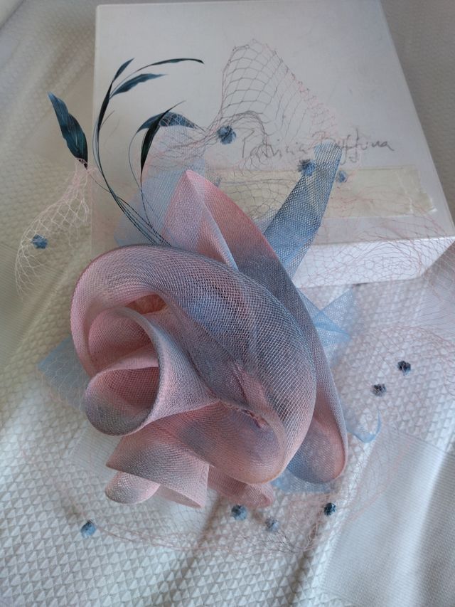 Tocado firma Patricia Buffuna