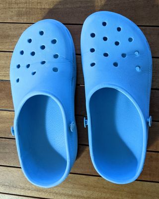 Zuecos Crocs azul claro 