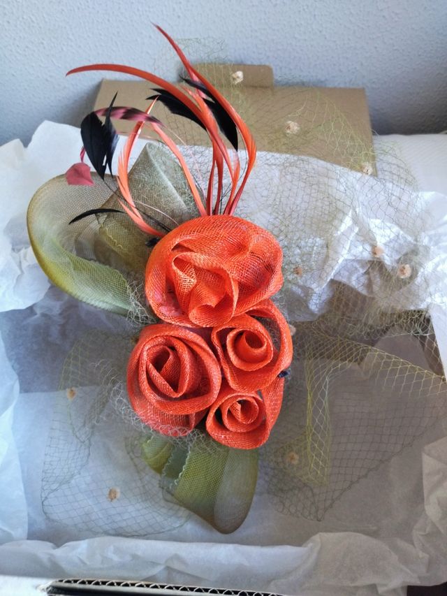 Tocado firma Patricia Buffuna