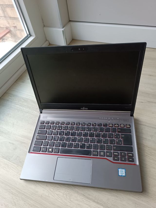 FUJITSU E746 i5 6300U/SSD da 256 GB/DDR4