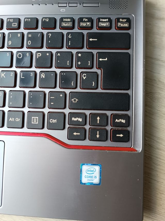 FUJITSU E746 i5 6300U/SSD da 256 GB/DDR4