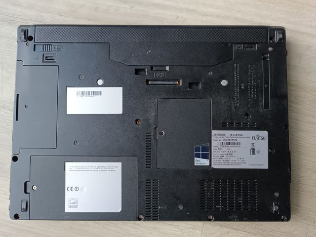 FUJITSU E746 i5 6300U/SSD da 256 GB/DDR4