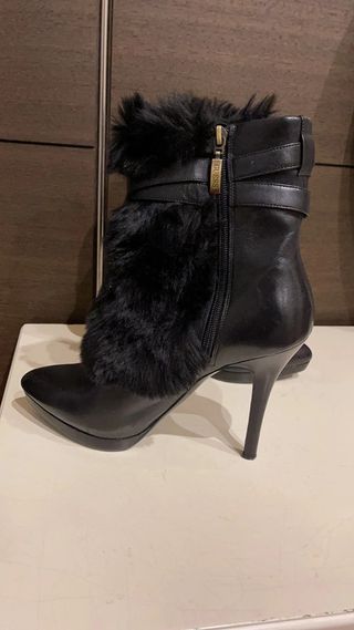 Botines negros piel Guess Talla 40 Muy elegantes