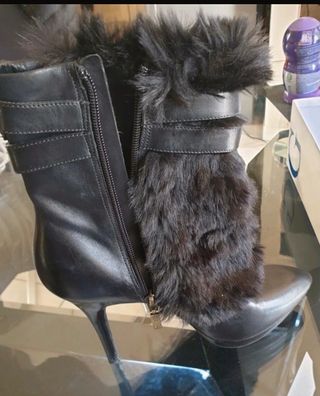 Botines negros piel Guess Talla 40 Muy elegantes