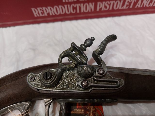 Reproducción  pistola antigua