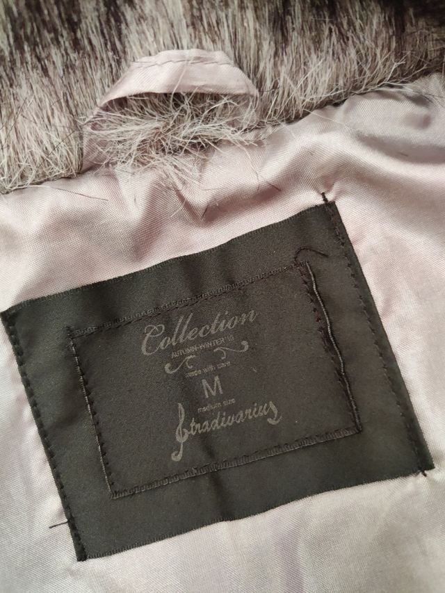 Chaleco de pelo tonos grises. Talla M Bershka