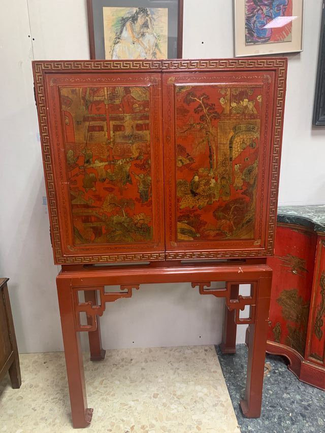 Comedor Oriental lacado en rojo