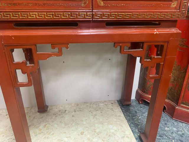 Comedor Oriental lacado en rojo