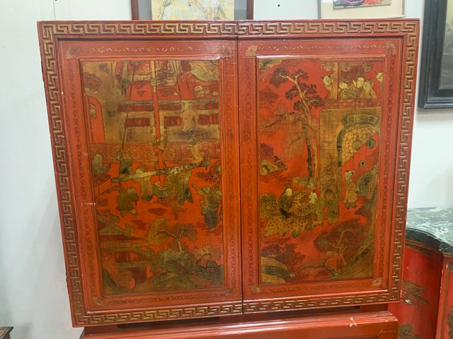 Comedor Oriental lacado en rojo