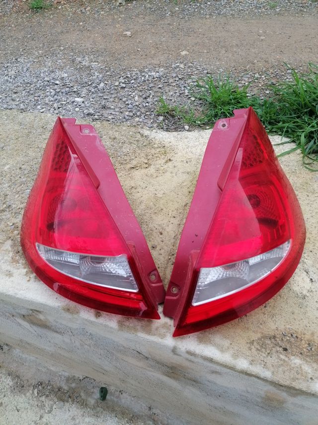 pilotos traseros ford fiesta año 2009