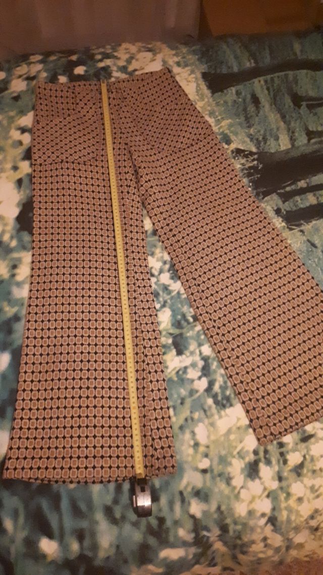 Pantalón acampanado