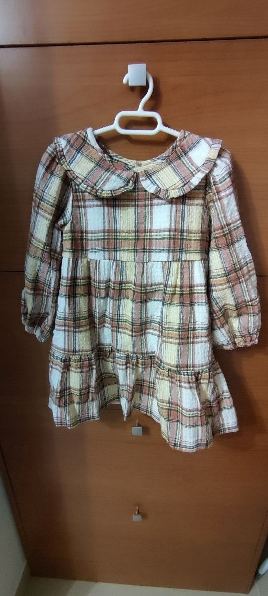 Vestido de cuadros niña Zara.