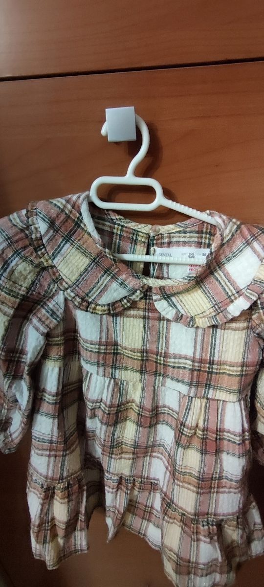 Vestido de cuadros niña Zara.