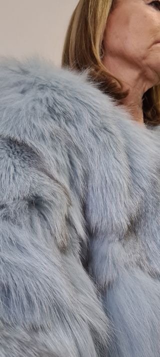 ABRIGO PELETERIA NATURAL RABIT AZUL COMO NUEVO