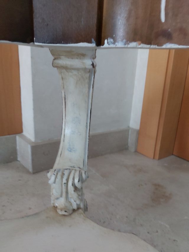 Base de mesa de madera maciza tallada