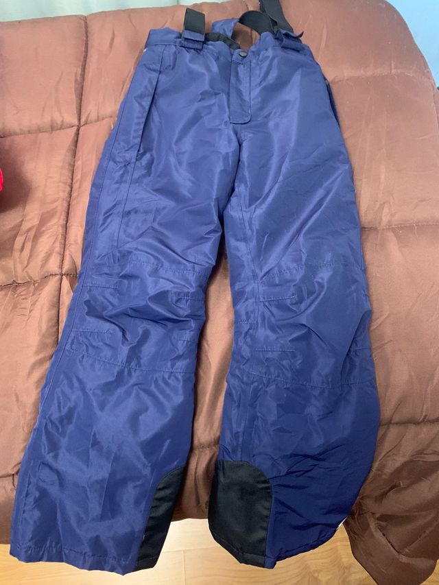 Pantalón de nieve, muy abrigoso y con tirantes