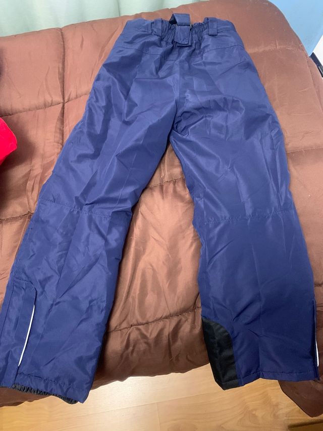 Pantalón de nieve, muy abrigoso y con tirantes