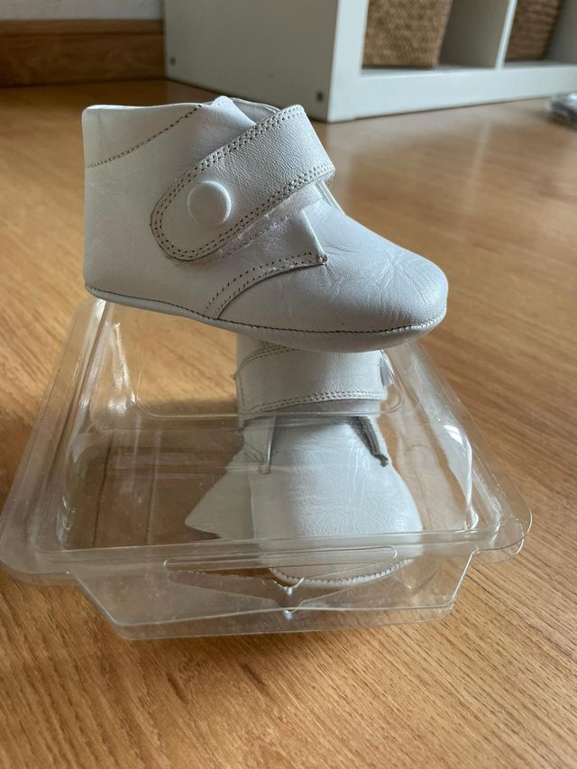 Zapatos blancos bebé