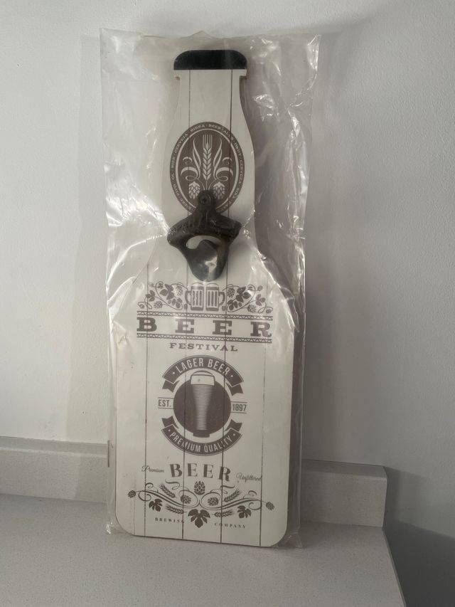 Abrebotellas para pared