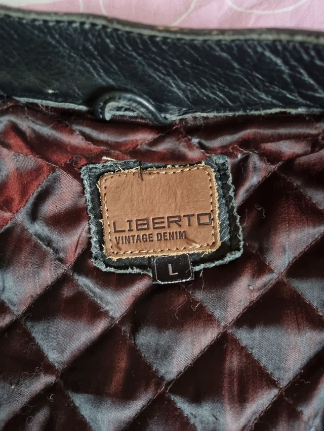 Cazadora de cuero marca Liberto