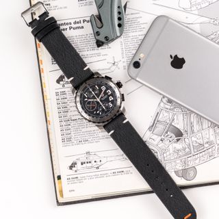 Correa de reloj de piel negra en 22 y 20 mm