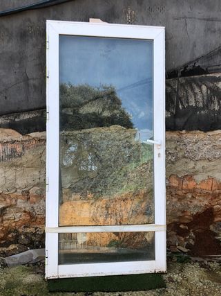 Puerta aluminio con cristal 