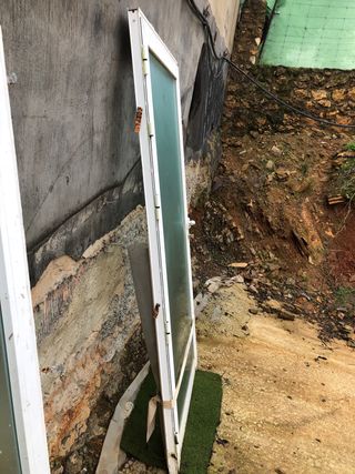 Puerta aluminio con cristal 