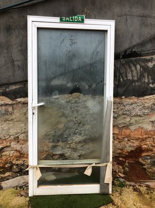 Puerta aluminio con cristal 