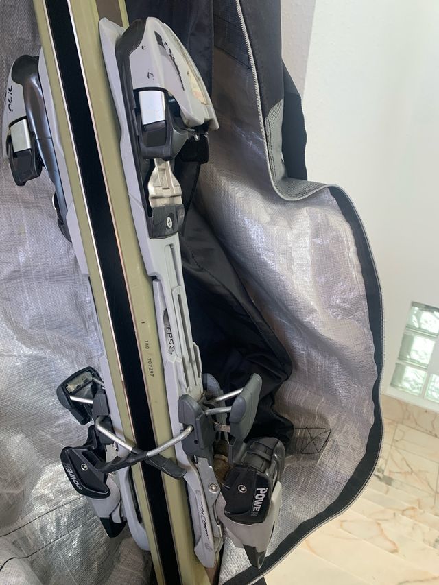 Skys,Skies, esquis, solo utilizados una temporada