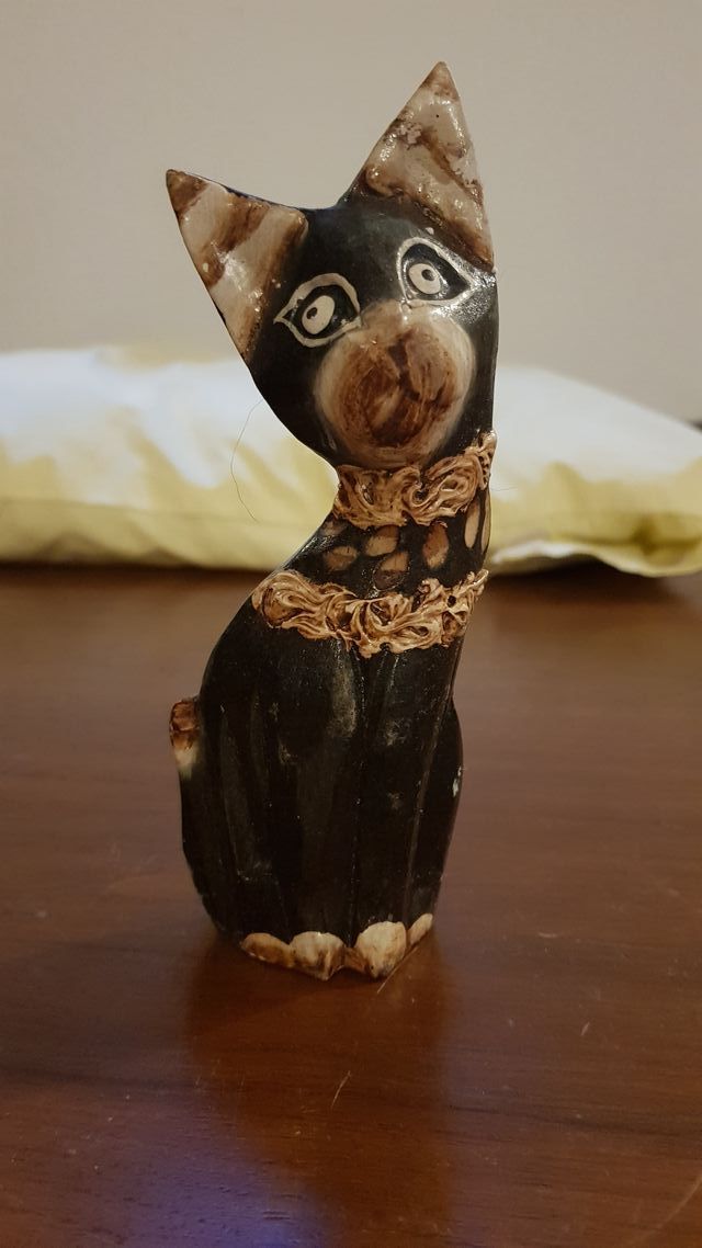 statuina gatto in legno