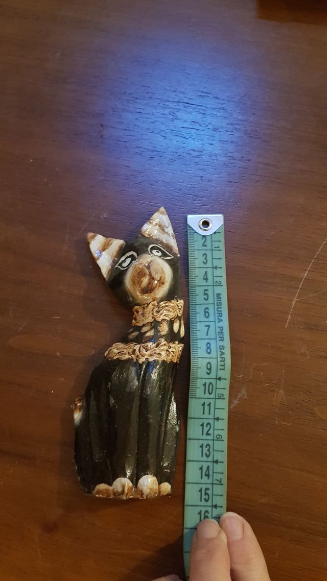 statuina gatto in legno